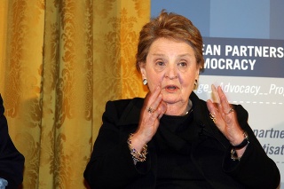 Madeleine Albrightová zomrela na rakovinu.