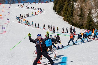 Na čele radu lyžiarov bol slovenský lyžiar a olympionik Adam Žampa.