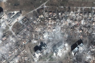 Na satelitnej snímke Maxar Technologies zničené domy a bytovky v meste Mariupol