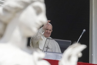 Pápež privítal veriacich na Námestí sv. Petra.