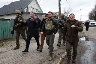 Ukrajinský prezident Volodymyr Zelenskyj navštívil mesto Buča v Kyjevskej oblasti, v ktorom došlo k zavraždeniu stoviek civilistov.