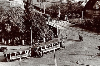 Miesto atentátu: Gabčík na Heydricha strieľal pri električkovej zákrute v pražskej štvrti Kobylisy.