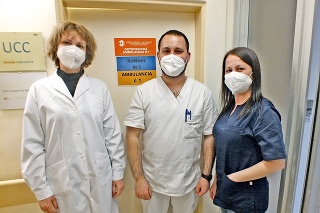 Zrýchlený proces: Diana (41, vľavo) , Vladyslav (32) a Oksana (34) sa stali kolegami v košickej nemocnici. 