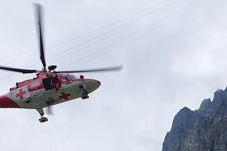 Pomoc k horolezcovi v masíve Kežmarského štítu letela dvakrát