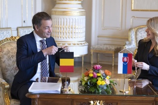 Na snímke prezidentka SR Zuzana Čaputová a predseda vlády Belgického kráľovstva Alexander De Croo počas stretnutia v Prezidentskom paláci 11. apríla 2022 v Bratislave. 
