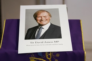 Fotografia poslanca britskej Konzervatívnej strany Davida Amessa, ktorého pobodali pri stretnutí s voličmi.