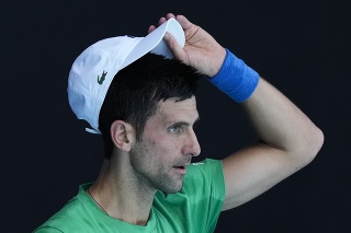 Novak Djokovič počas tréningu pred Australian Open v Melbourne.
