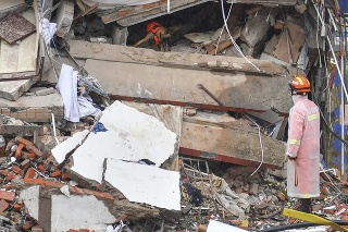 Minulotýždňové zrútenie budovy si vyžiadalo celkovo 53 obetí.
