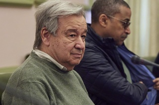Generálny tajomník OSN António Guterres (vľavo)