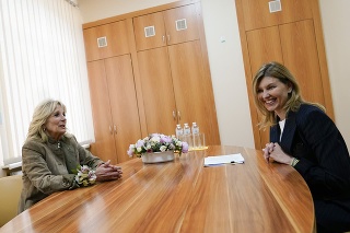 Americká prvá dáma Jill Bidenová a Olena Zelenská, manželka ukrajinského prezidenta Volodymyra Zelenského.