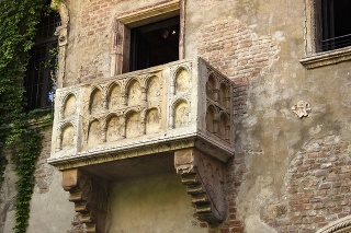 Balkón vo Verone, ktorý preslávila Shakespearova hra Romeo a Julie