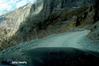 Hrôzostrašné zábery: Z poľnej cesty Black Bear Pass v Colorade zišiel zaparkovaný Jeep