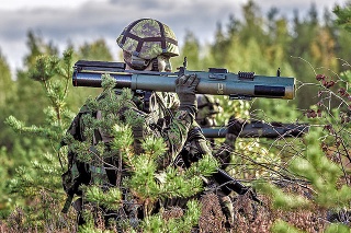 Fínska armáda je moderne vyzbrojená. Má silné letectvo, tankové vojsko i delostrelectvo.
