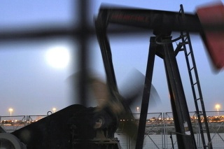 Na snímke je ropné pole Šachir v Bahrajne.