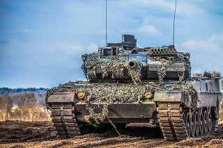 Tank Leopard je súčasťou výzbroje viacerých európskych armád (ilustračné foto).