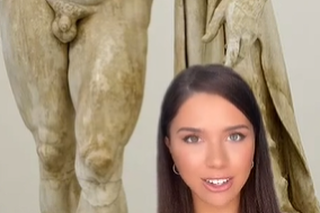 Ruby na TikToku prezradila, prečo majú starovekí Gréci na sochách malé penisy.