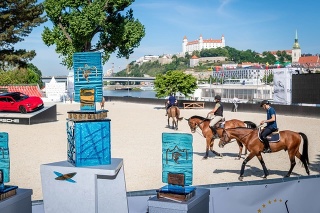 Vrcholné jazdecké podujatie DANUBE Equestrial Festival Bratislava 2022 odštartuje už vo štvrtok na bratislavskom Tyršovom nábreží. Jeho súčasť je aj Pohár národov Longines EEF Series v rámci centrálneho regiónu, z ktorého sa päť tímov kvalifikuje do budapeštianskeho semifinále na prelome júna a júla. 