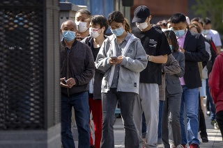 V Pekingu sa začalo hromadné testovanie na koronavírus.