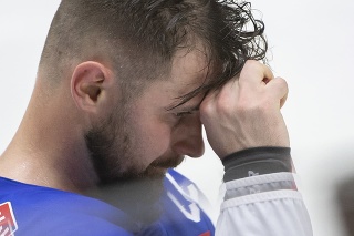 Smutný kapitán slovenských hokejistov Tomáš Tatar po prehre so Švajčiarskom na MS 2022