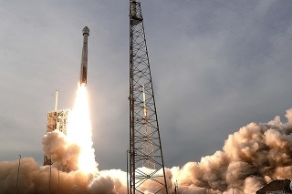 Raketa Atlas V spoločnosti United Launch Alliance v piatok úspešne odštartovala z mysu Canaveral na Floride.
