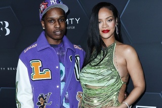 Rihanna oficiálne tvorí pár s raperom A$AP Rockym už dva roky.