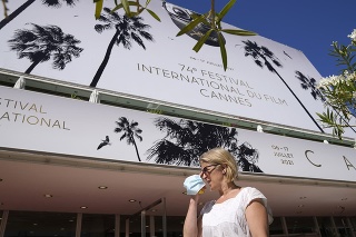 Festivalový palác počas príprav na 74. ročník Medzinárodného filmového festivalu v Cannes na juhu Francúzska.