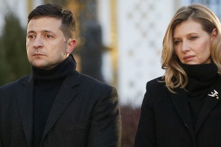 Ukrajinský prezident Volodymyr Zelenskyj s manželkou Olenou, ktorej diagnostikovali nový koronavírus.