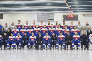 Slovenskí hokejisti a realizačný tím absolvovali spoločné fotenie na 85. majstrovstvách sveta v ľadovom hokeji.