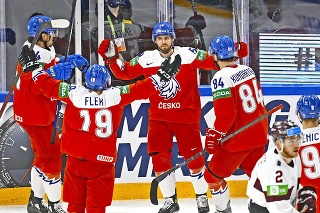 Českí hokejisti po výhre 5:1 nad Lotyšskom oslavovali zisk dôležitých troch bodov. 