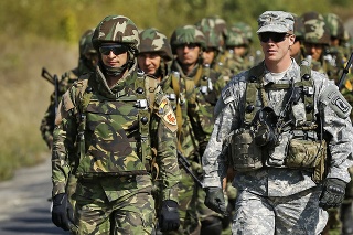 V prípade otvoreného konfliktu sú v pohotovosti aj jednotky NATO.