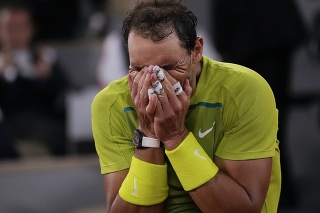 Španielsky tenista Rafael Nadal sa teší po triumfe nad Srbom Novakom Djokovičom.