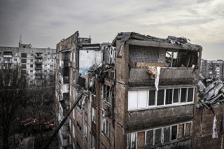 Alina nechápe, ako dokážu ľudia prežiť v takto zničenom Donecku.
