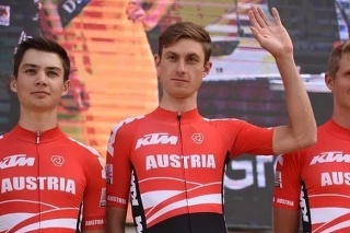 Rakúsky cyklista Marco Friedrich (v strede).