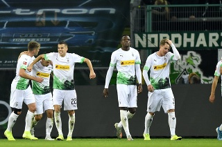 Bénes robí ramená po tom, čo si Borussia udržala 1. miesto v tabuľke.