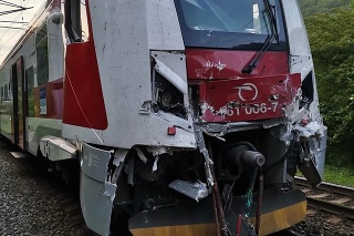 Na trati medzi Varínom a Vrútkami sa zrazili dva vlaky.