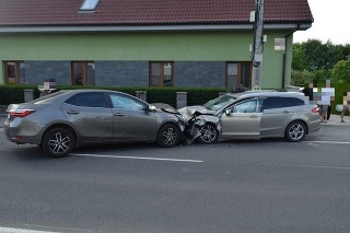 V Bánovciach nad Bebravou došlo k vážnej dopravnej nehode.