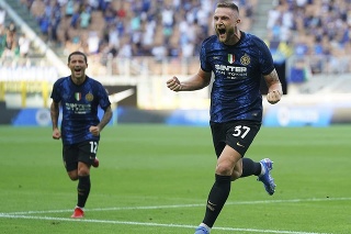 Futbalista Milan Škriniar z Interu Miláno vsietil úvodný gól počas zápasu 1. kola talianskej Serie A Inter Miláno - FC Janov.
