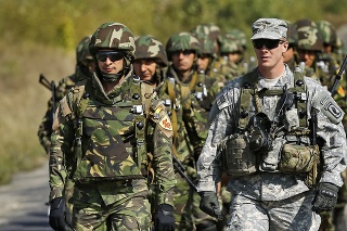 V prípade otvoreného konfliktu sú v pohotovosti aj jednotky NATO.