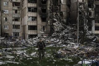 OBNOVA: Po ruskom bombardovaní sú mnohé budovy zničené.