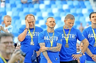 Tréner Vladimír Weiss pri oslavách majstrovského titulu.