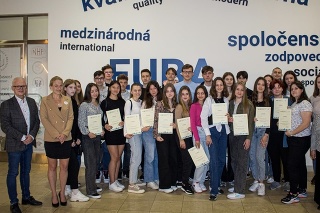 Viac ako 40 Ukrajincov absolvovalo na pôde Ekonomickej univerzity v Bratislave od apríla intenzívny kurz slovenského jazyka.