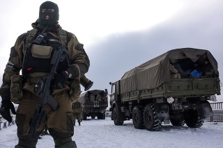 Proruskí separatisti stále bojujú na východe Ukrajiny.