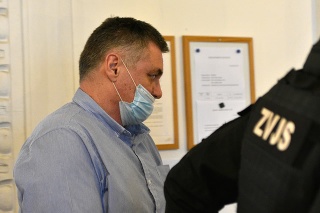 Bývalý šéf kontrarozviedky Slovenskej informačnej služby (SIS) zostáva vo väzbe. 