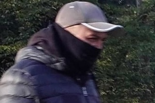 Rakúska polícia žiada o pomoc, za odhalenie totožnosti muža ponúka odmenu.