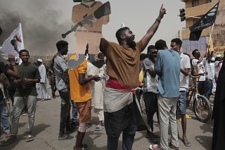 Pri násilnostiach v Dárfúre zahynulo najmenej 100 ľudí. ilustračné foto
