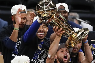 Basketbalisti Golden State Warriors sa stali víťazmi NBA sezóny 2021/2022.