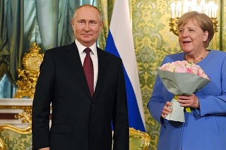 Merkelová priletela do Moskvy, rokuje s Putinom.