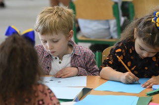 Na snímke ukrajinské deti v ZŠ Tomášikova.