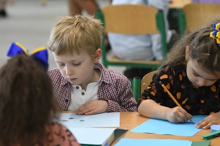 Na snímke ukrajinské deti v ZŠ Tomášikova.
