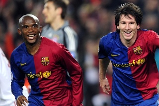 Eto´o zažil najlepšie časy v Barcelone. Na fotke spolu s Lionelom Messim.